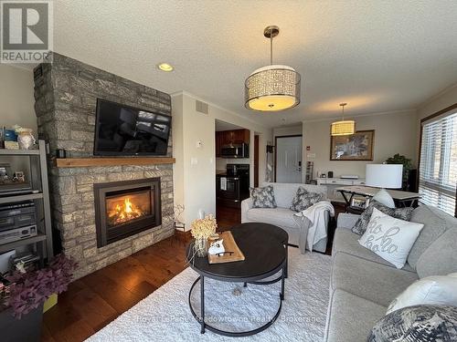 Natural gas fireplace