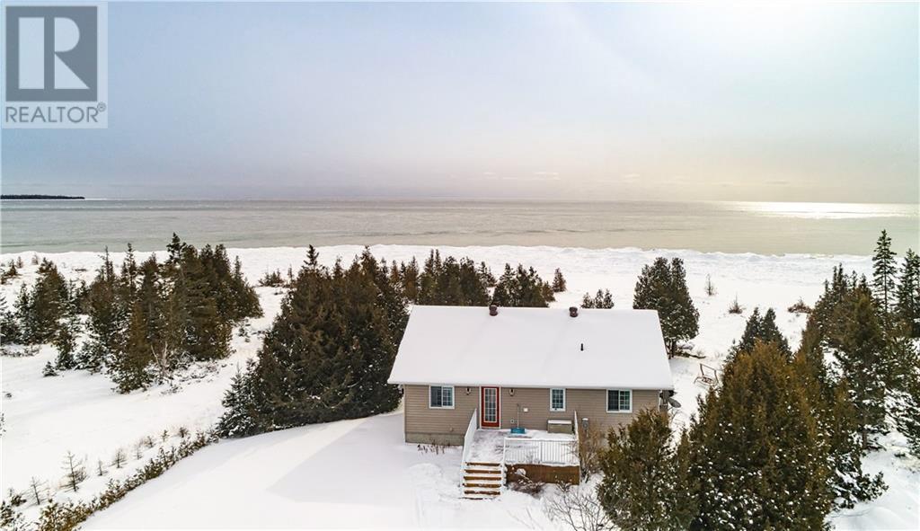 












619 Lake Huron Drive

,
Spring Bay, Manitoulin Island,




Ontario
P0P2B0

