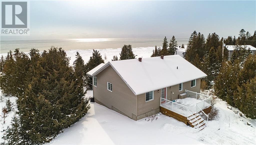 












619 Lake Huron Drive

,
Spring Bay, Manitoulin Island,




Ontario
P0P2B0

