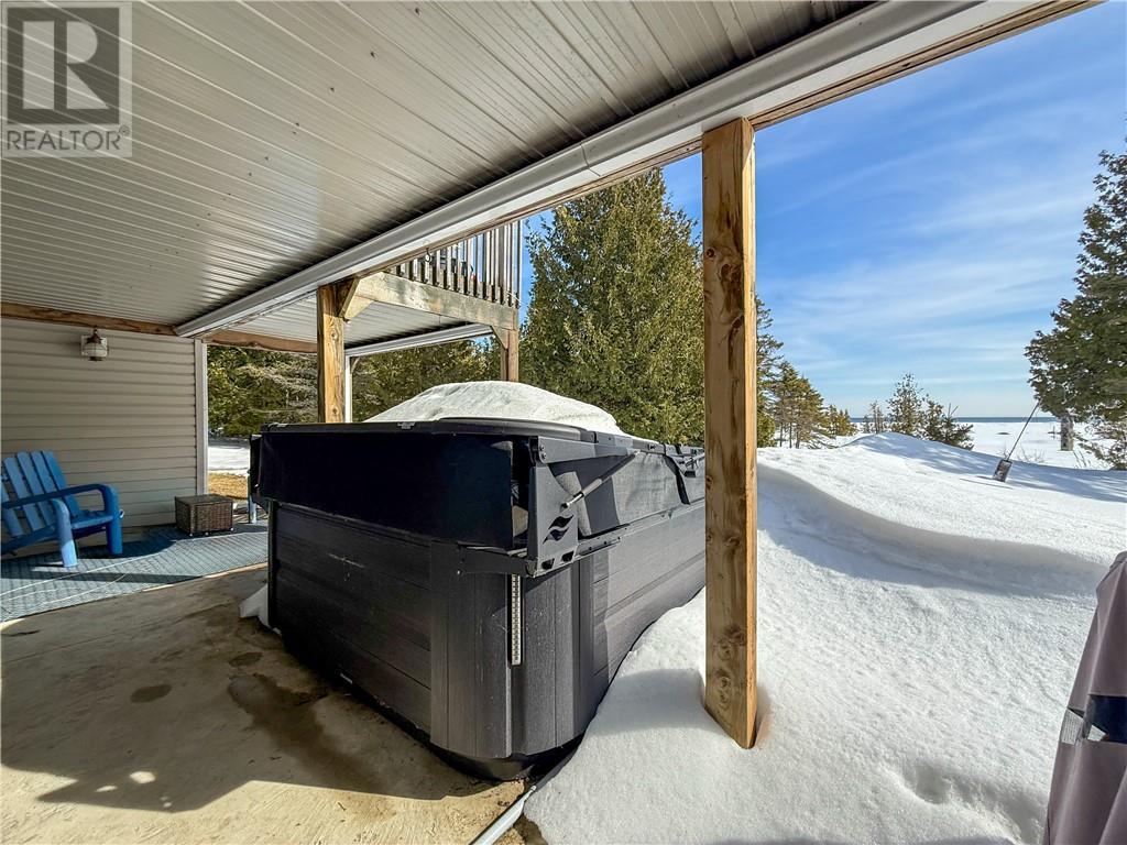 












619 Lake Huron Drive

,
Spring Bay, Manitoulin Island,




Ontario
P0P2B0


