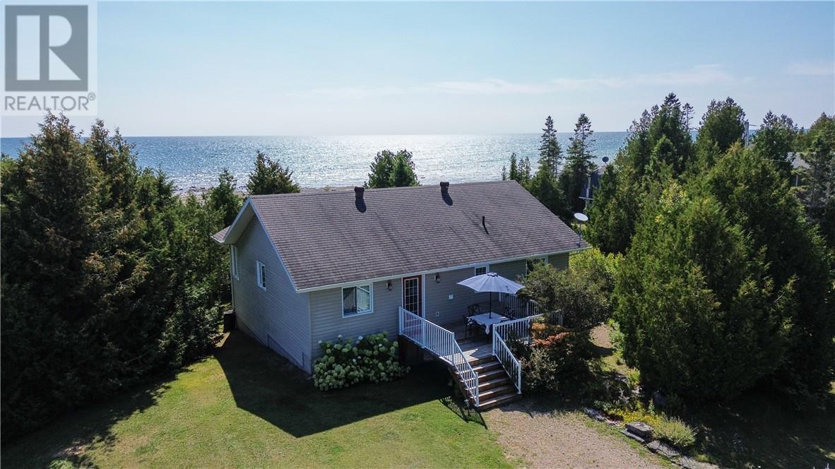 












619 Lake Huron Drive

,
Spring Bay, Manitoulin Island,




Ontario
P0P2B0

