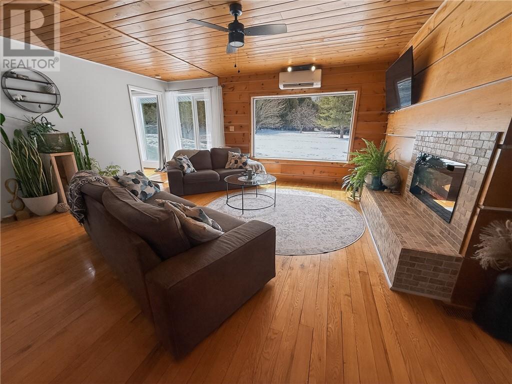 












1 Wright Street S

,
Gore Bay, Manitoulin Island,




Ontario
P0P1H0

