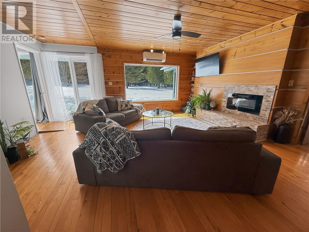 












1 Wright Street S

,
Gore Bay, Manitoulin Island,




Ontario
P0P1H0

