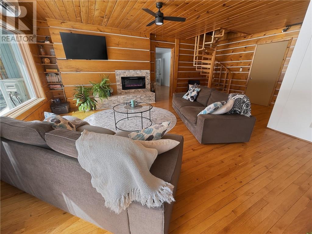 












1 Wright Street S

,
Gore Bay, Manitoulin Island,




Ontario
P0P1H0

