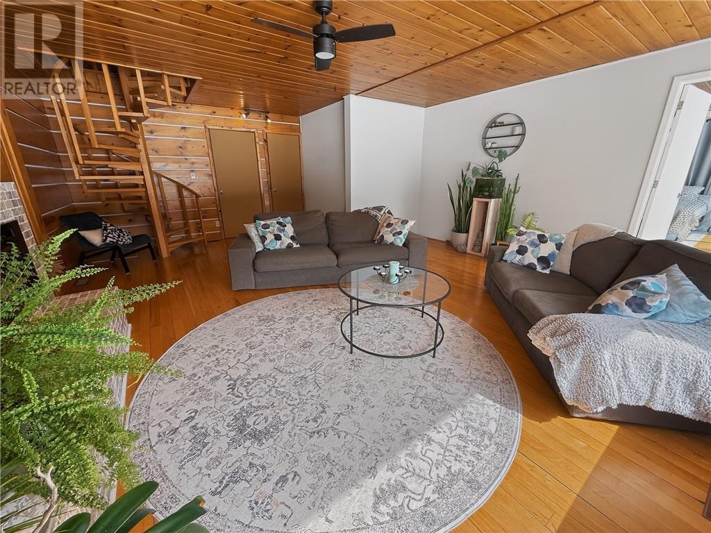 












1 Wright Street S

,
Gore Bay, Manitoulin Island,




Ontario
P0P1H0

