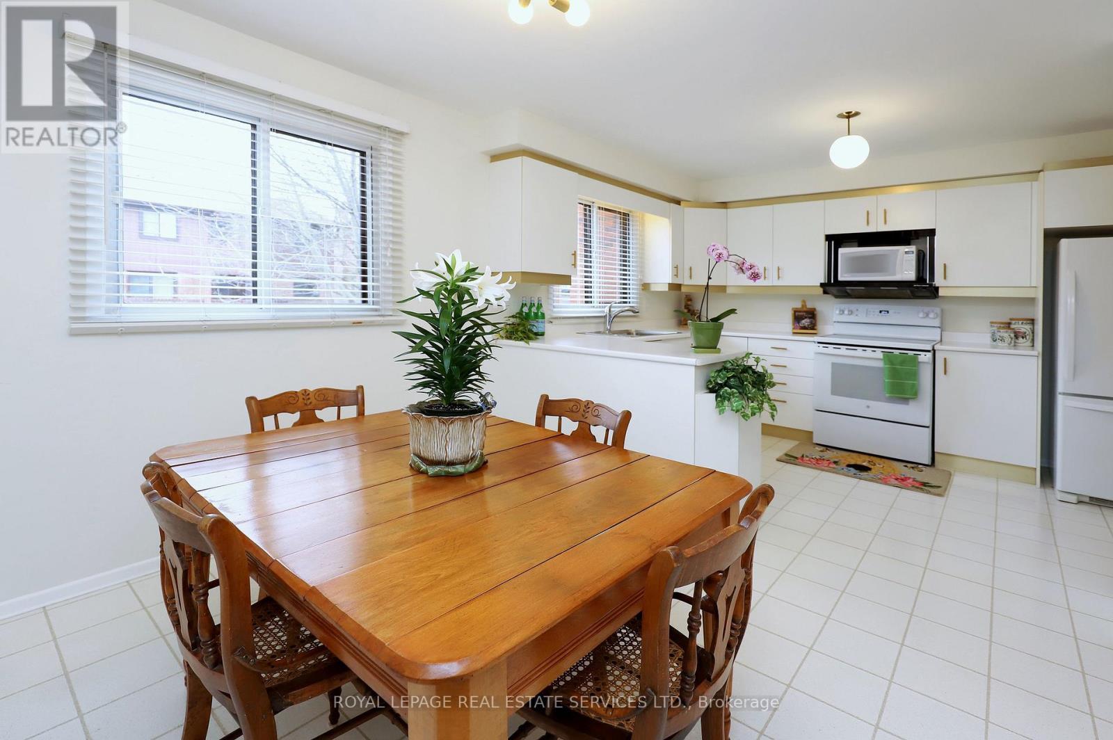 












48 - 4165 FIELDGATE DRIVE

,
Mississauga,




Ontario
L4W2M9

