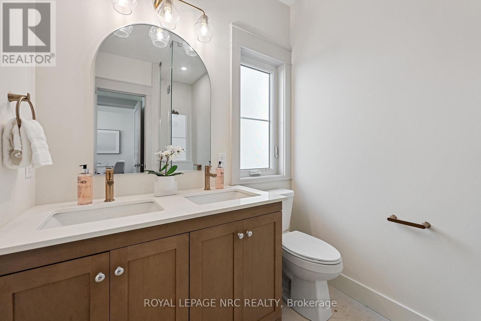 












4062 GLENSPRING ROAD

,
Fort Erie (Crystal Beach),




Ontario
L0S1B0

