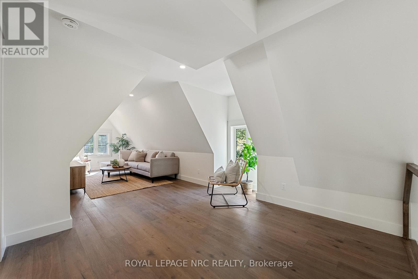 












4062 GLENSPRING ROAD

,
Fort Erie (Crystal Beach),




Ontario
L0S1B0

