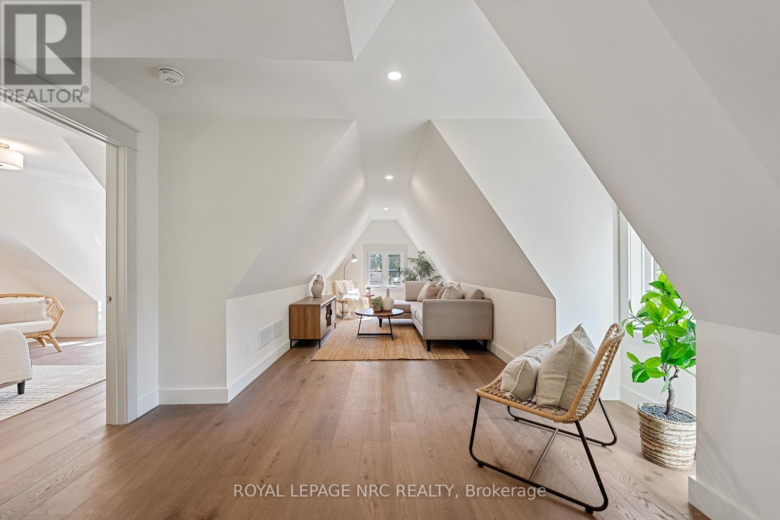 












4062 GLENSPRING ROAD

,
Fort Erie (Crystal Beach),




Ontario
L0S1B0

