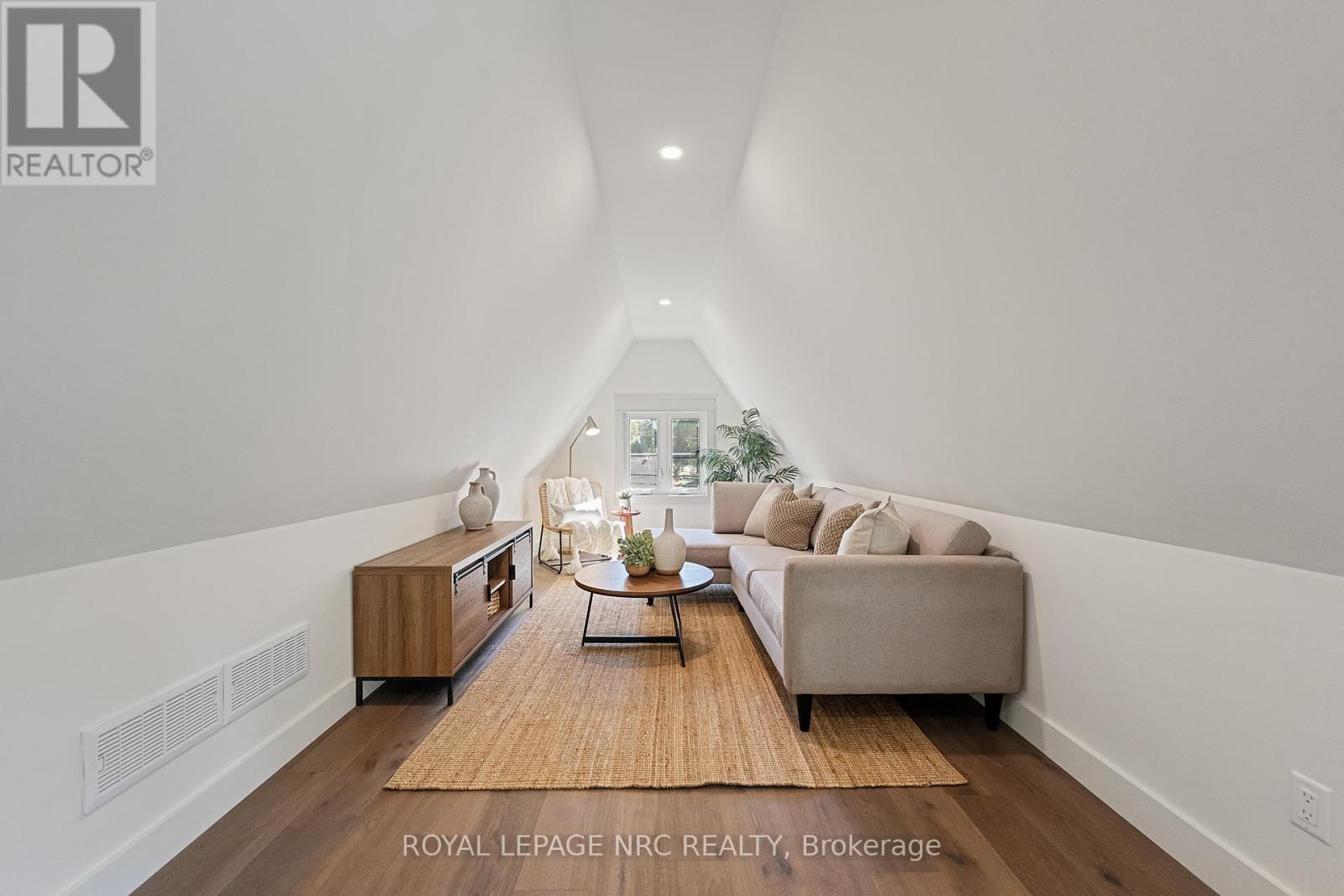 












4062 GLENSPRING ROAD

,
Fort Erie (Crystal Beach),




Ontario
L0S1B0

