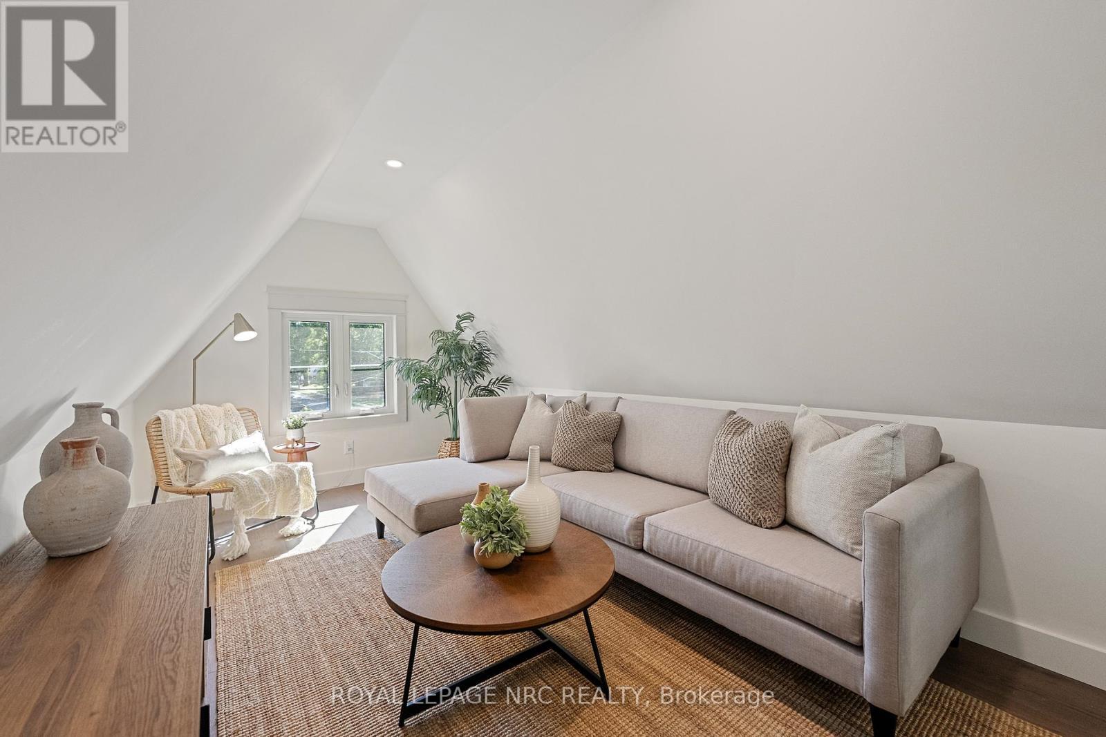 












4062 GLENSPRING ROAD

,
Fort Erie (Crystal Beach),




Ontario
L0S1B0

