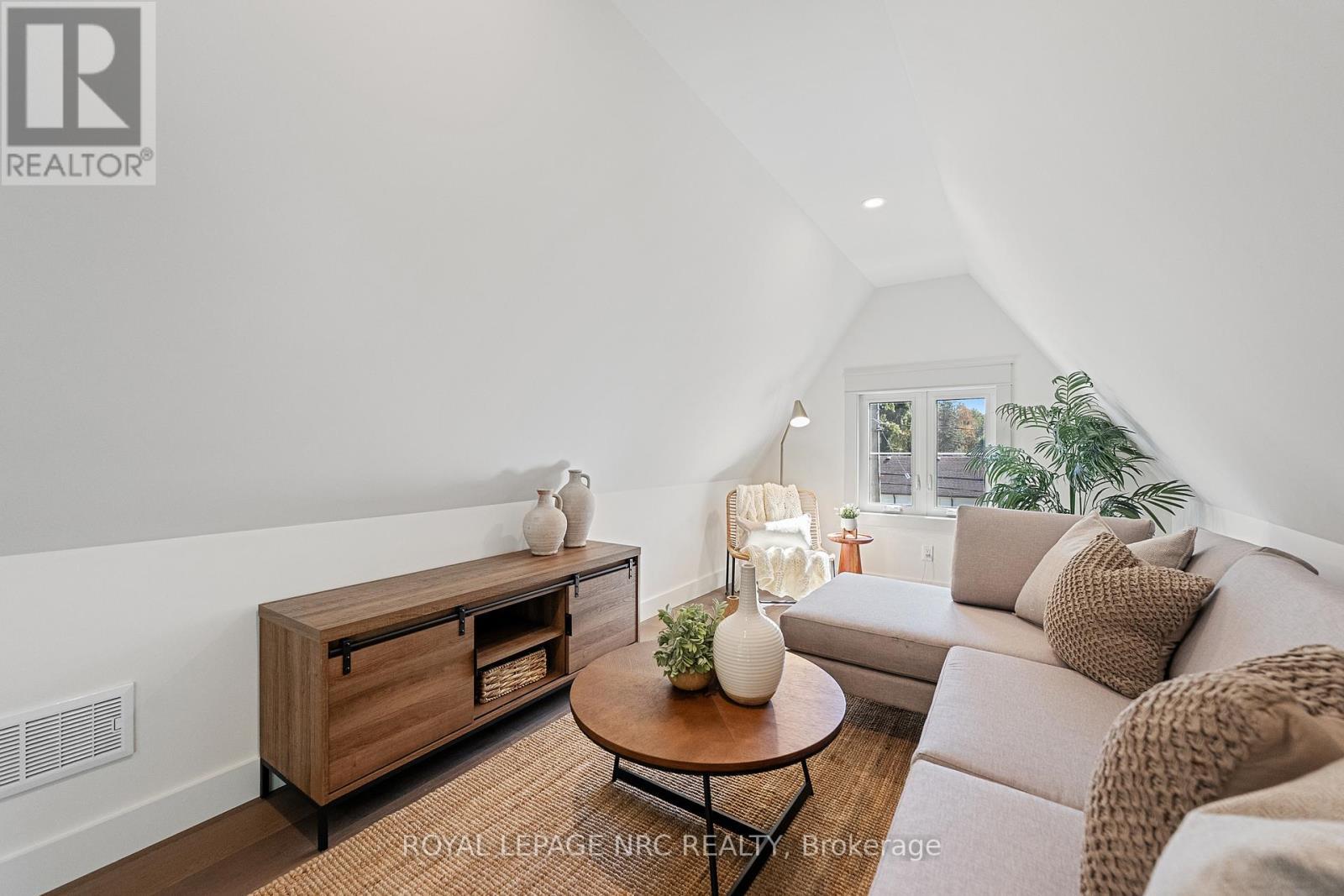 












4062 GLENSPRING ROAD

,
Fort Erie (Crystal Beach),




Ontario
L0S1B0

