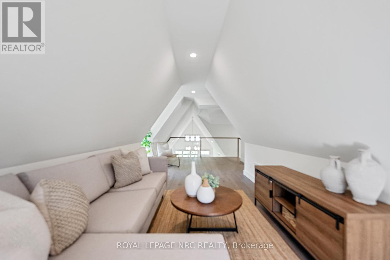 












4062 GLENSPRING ROAD

,
Fort Erie (Crystal Beach),




Ontario
L0S1B0

