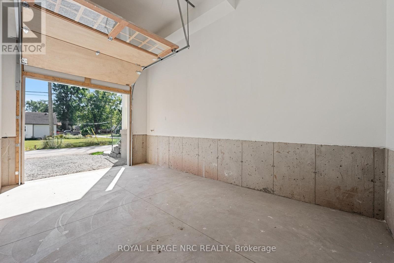 












4062 GLENSPRING ROAD

,
Fort Erie (Crystal Beach),




Ontario
L0S1B0

