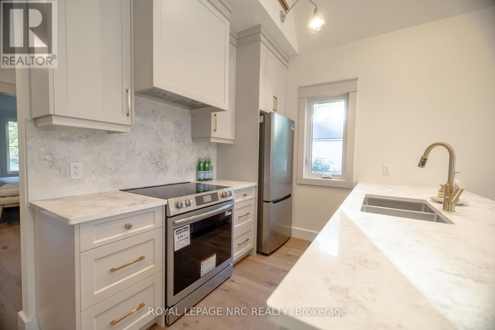 












4062 GLENSPRING ROAD

,
Fort Erie (Crystal Beach),




Ontario
L0S1B0

