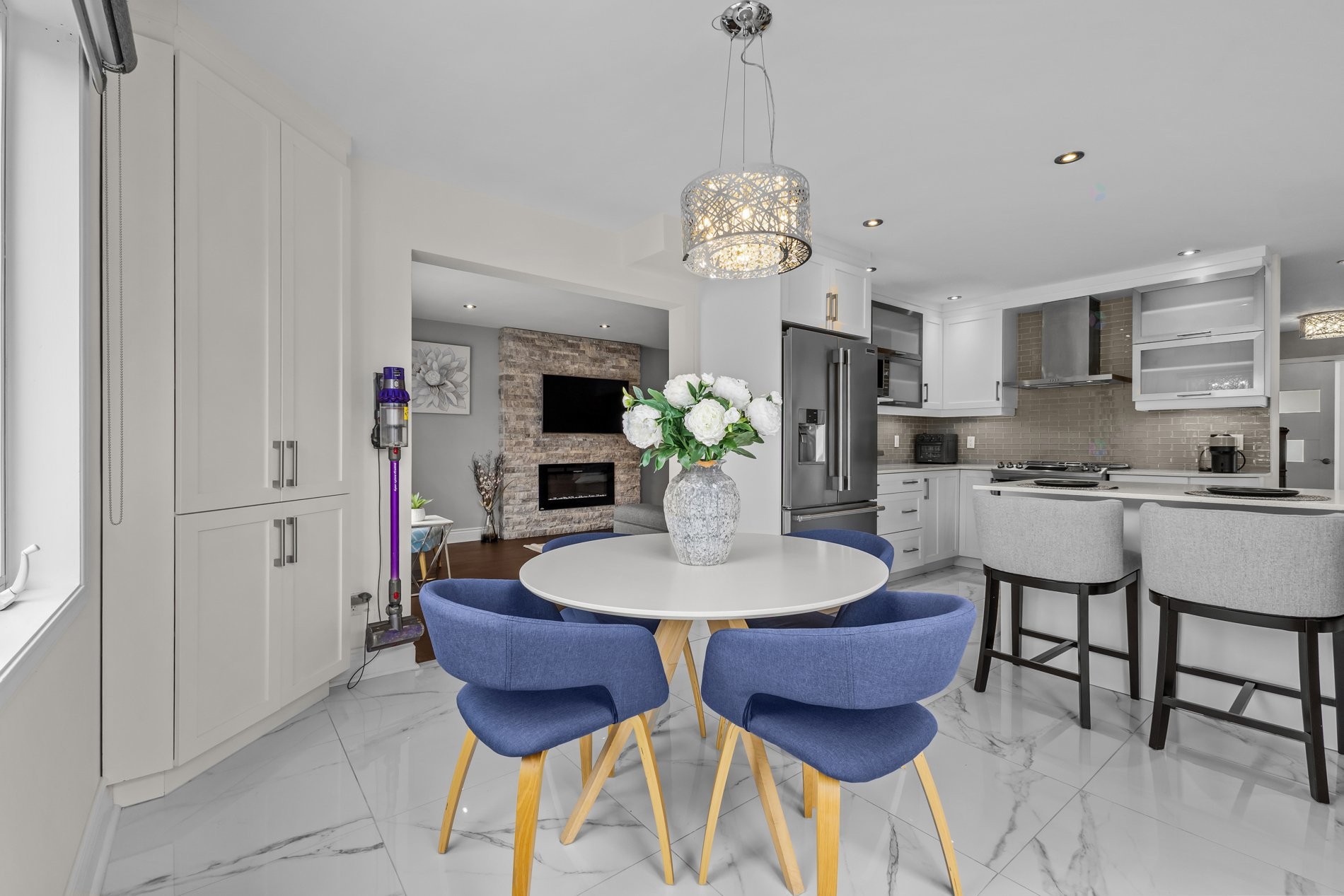 









18189


Boul. Elkas

,
Kirkland,




QC
H9J3E1

