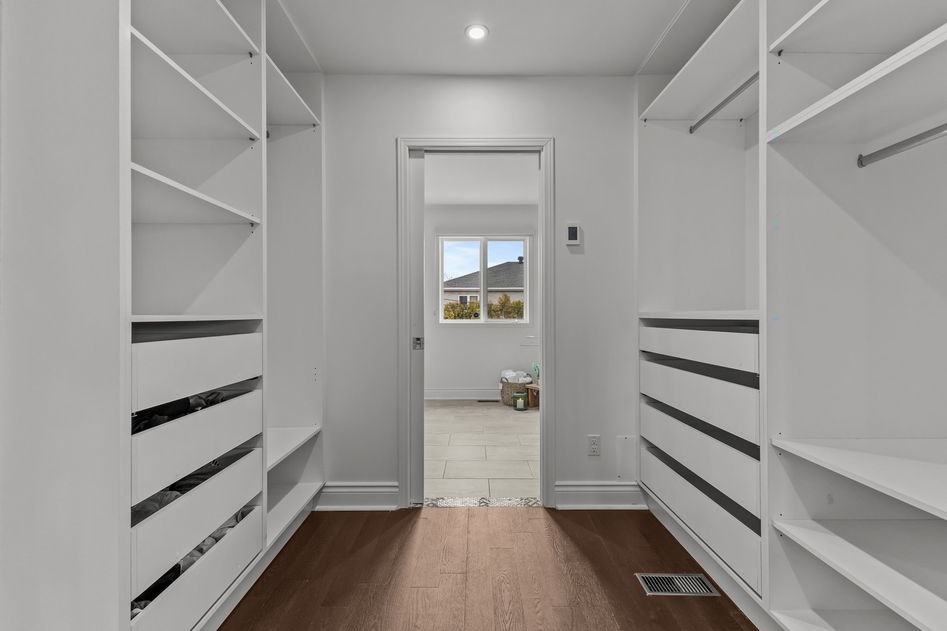 









18189


Boul. Elkas

,
Kirkland,




QC
H9J3E1

