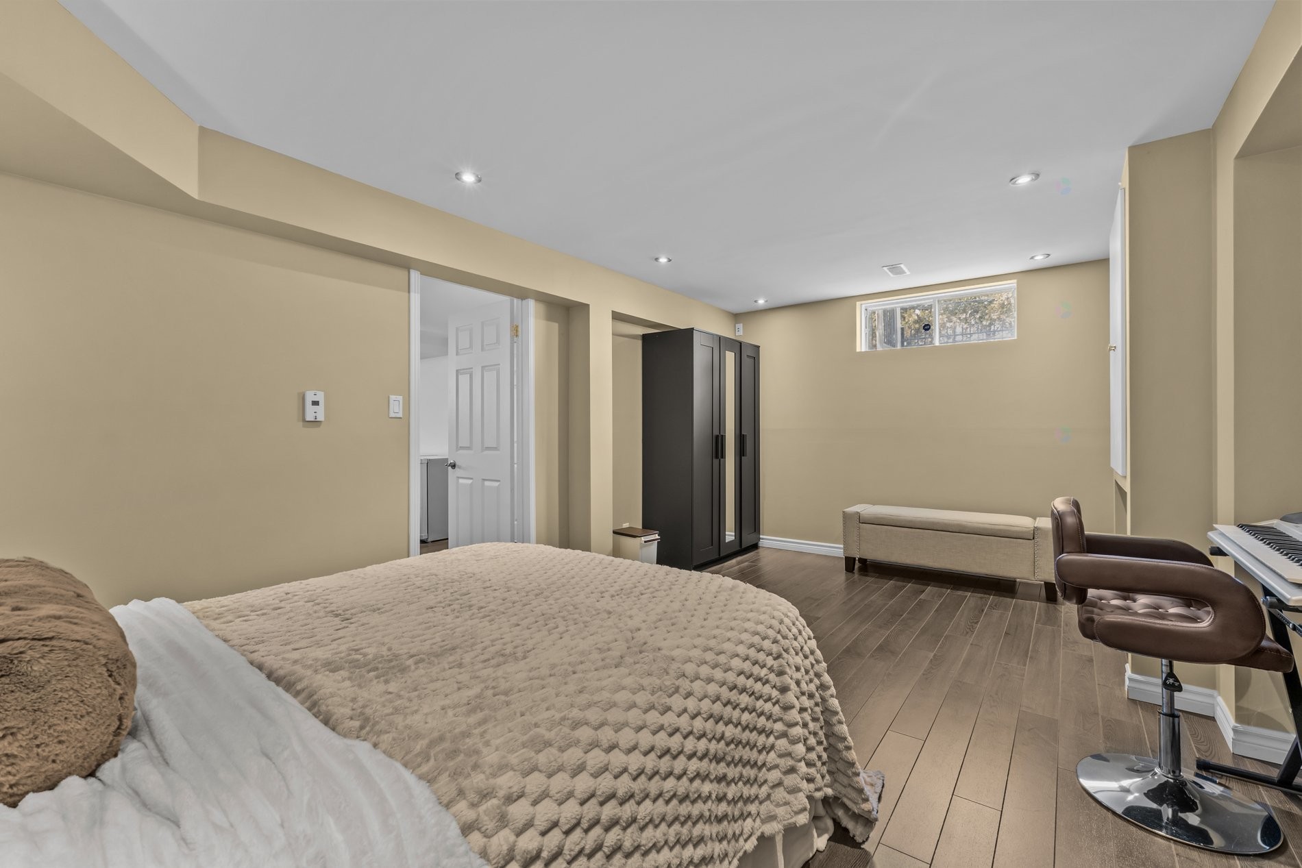 









18189


Boul. Elkas

,
Kirkland,




QC
H9J3E1

