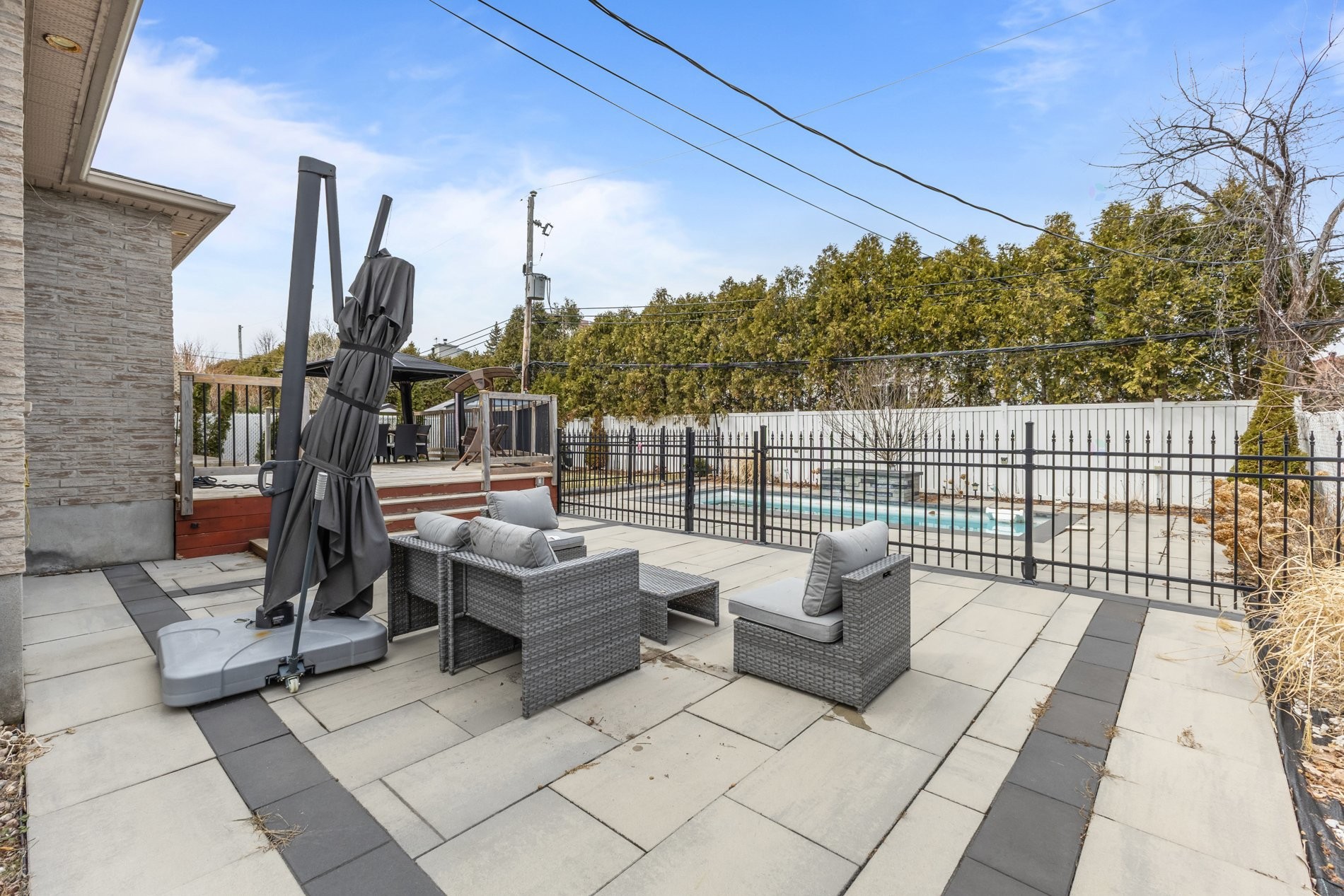 









18189


Boul. Elkas

,
Kirkland,




QC
H9J3E1

