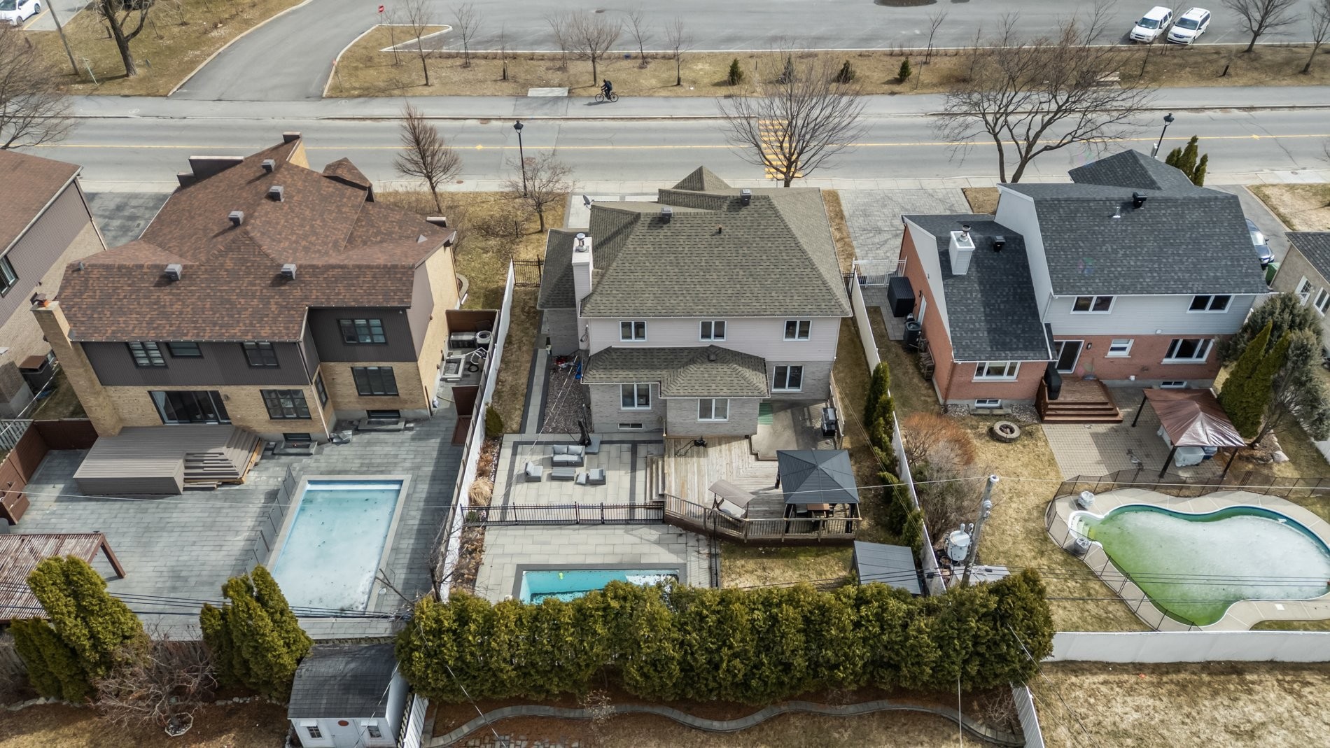 









18189


Boul. Elkas

,
Kirkland,




QC
H9J3E1

