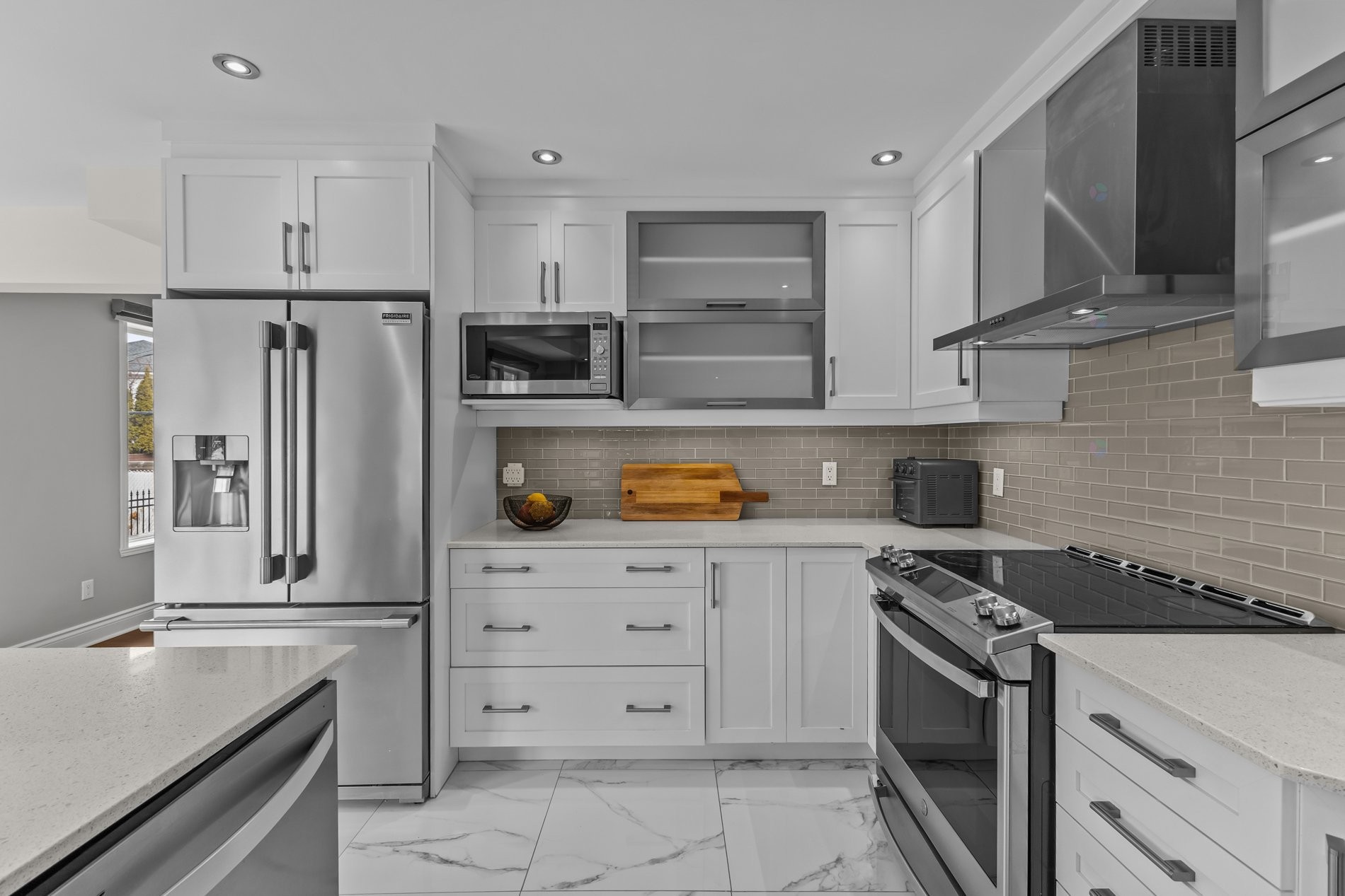 









18189


Boul. Elkas

,
Kirkland,




QC
H9J3E1

