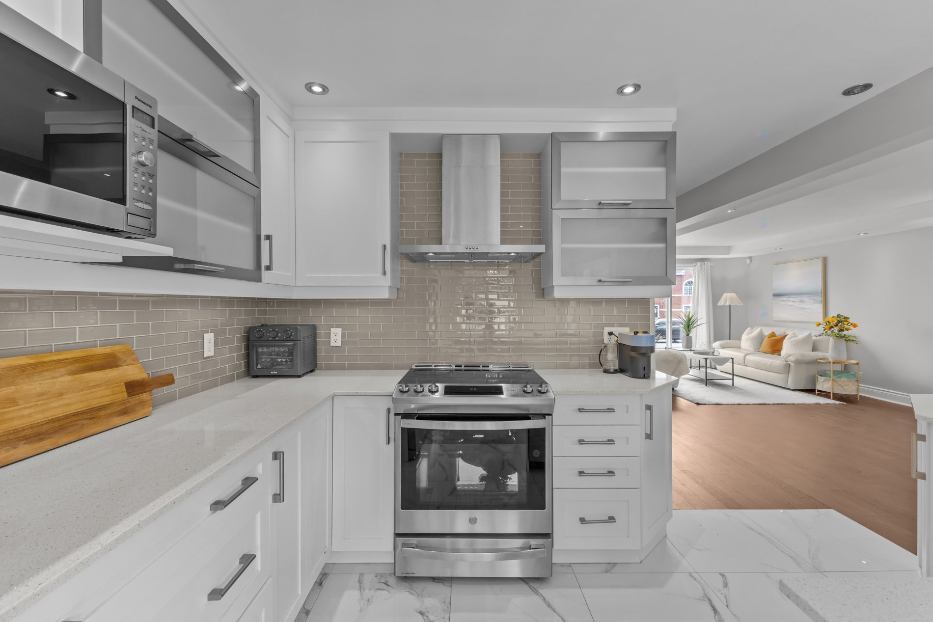 









18189


Boul. Elkas

,
Kirkland,




QC
H9J3E1

