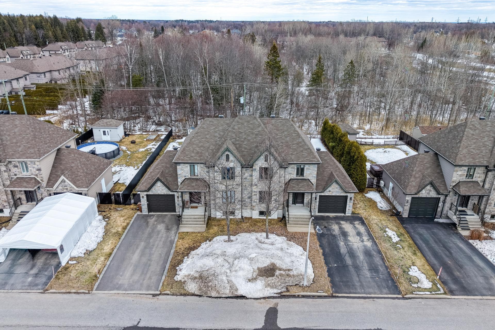 









6890


Rue François-Raymond

,
Trois-Rivières,




QC
G9C0G7

