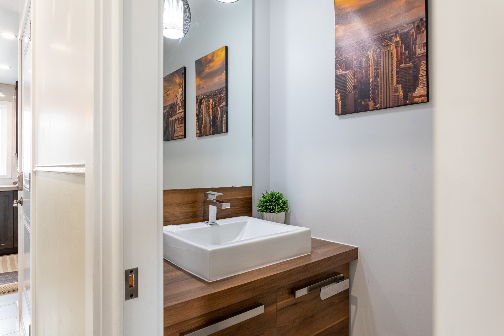 









6890


Rue François-Raymond

,
Trois-Rivières,




QC
G9C0G7

