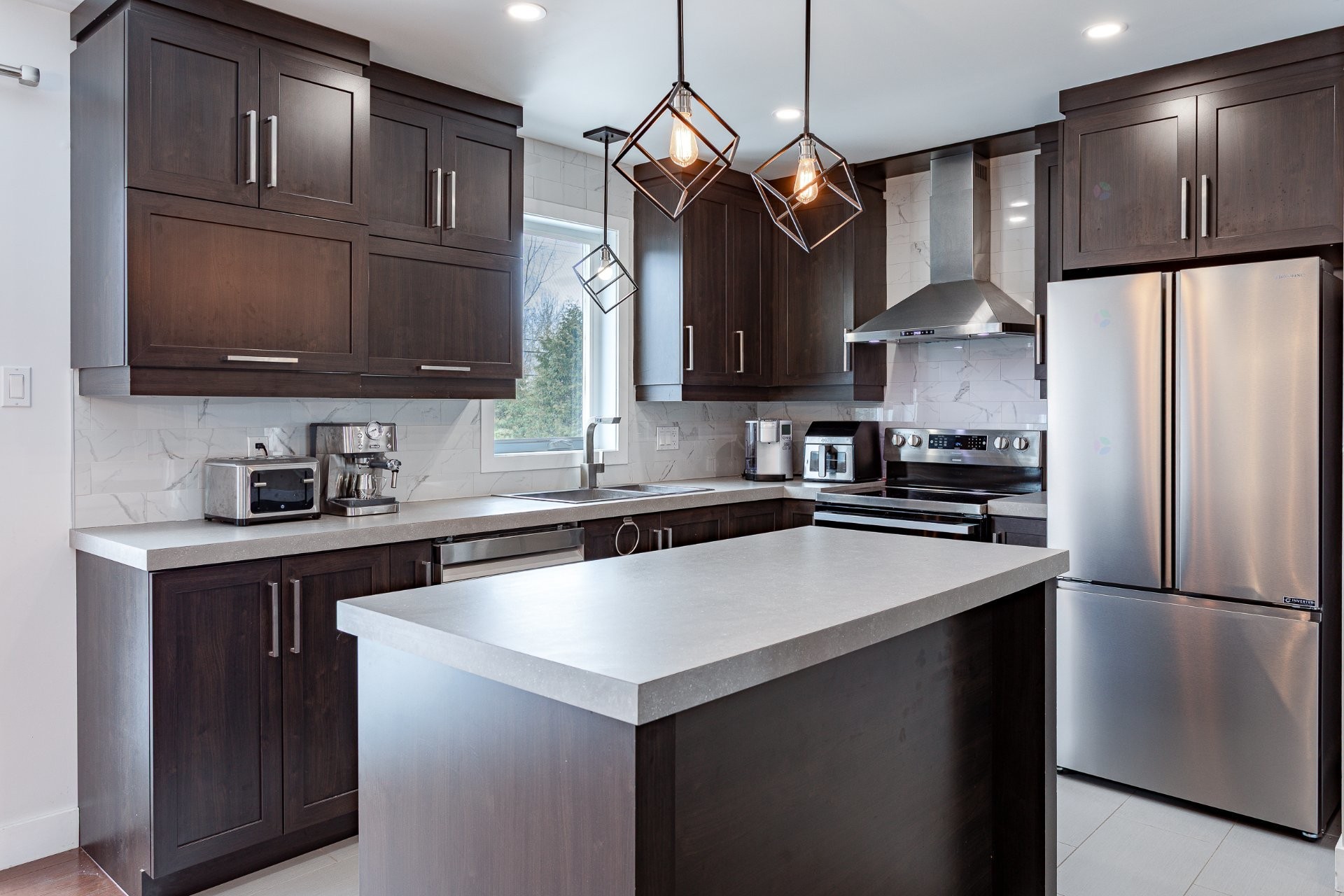 









6890


Rue François-Raymond

,
Trois-Rivières,




QC
G9C0G7

