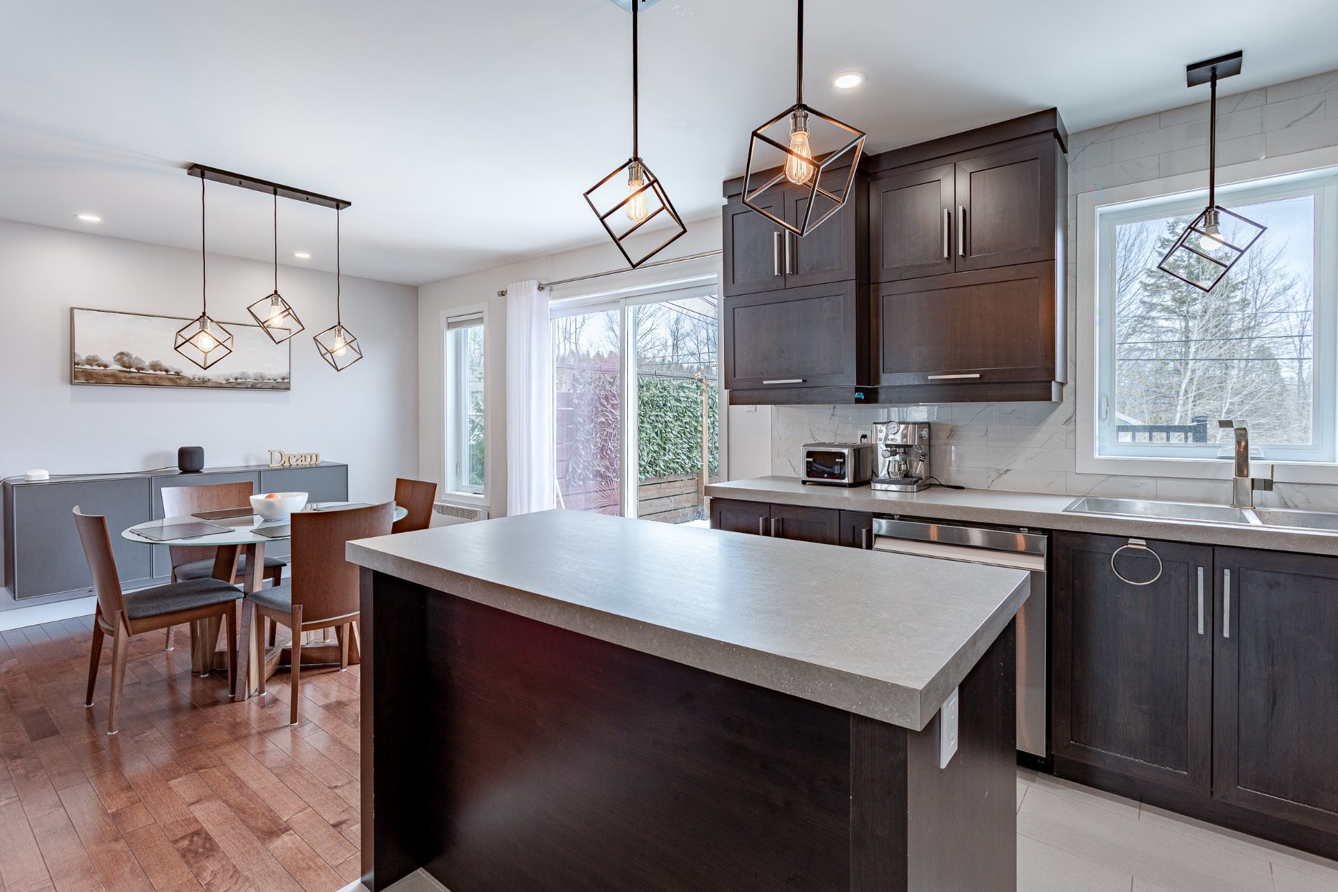 









6890


Rue François-Raymond

,
Trois-Rivières,




QC
G9C0G7

