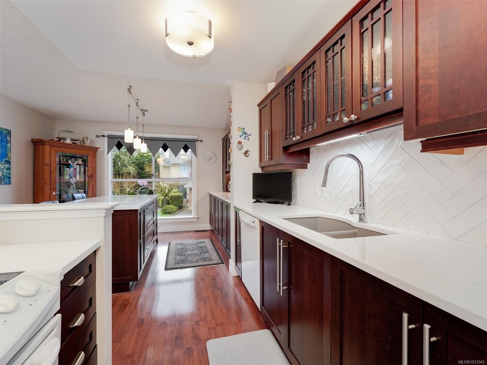 









4560


West Saanich

Rd, 19,
Saanich,




BC
V8Z 3G4

