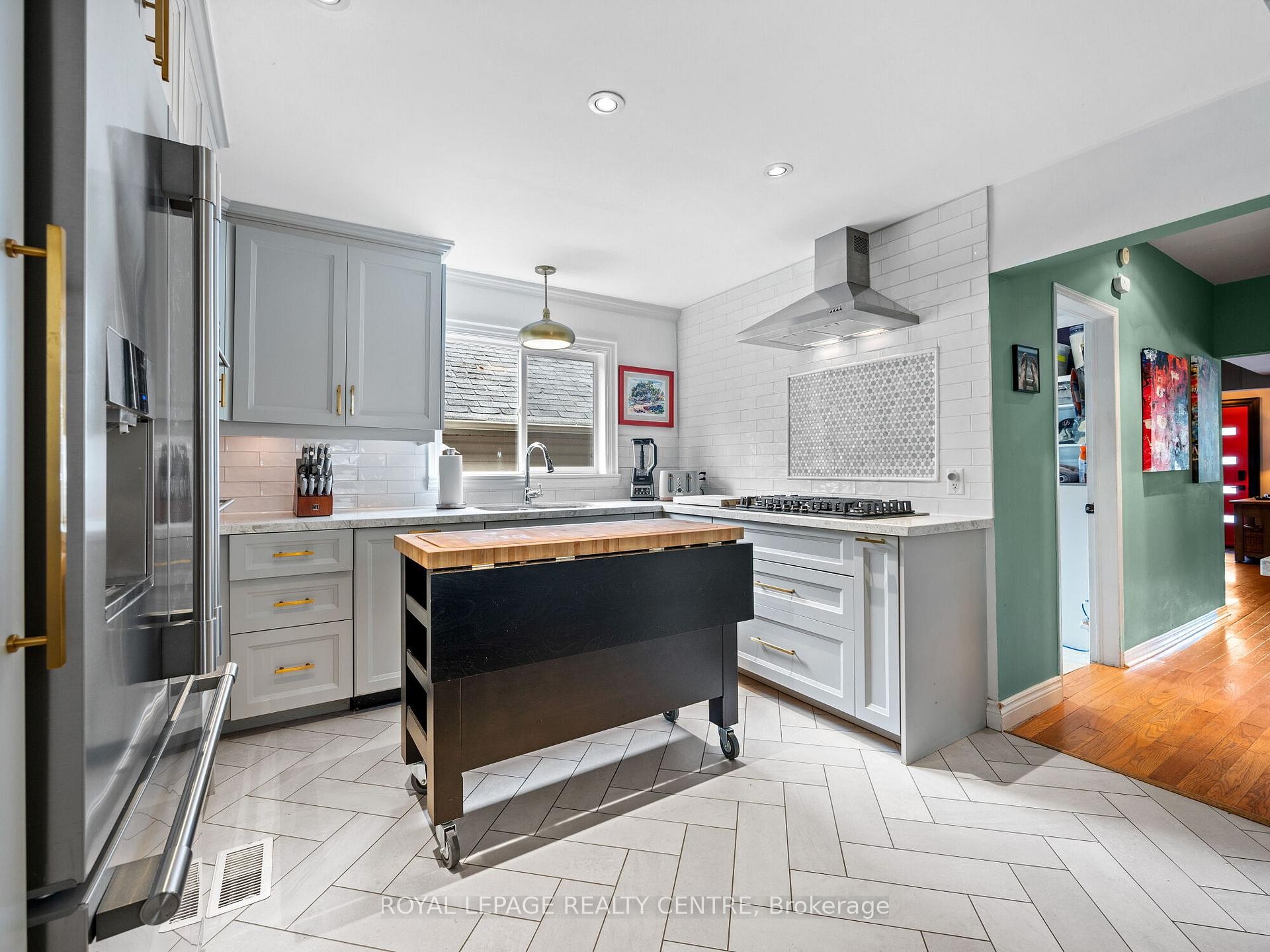 









102


Twenty Third

Street,
Toronto,




ON
M8V 3N2

