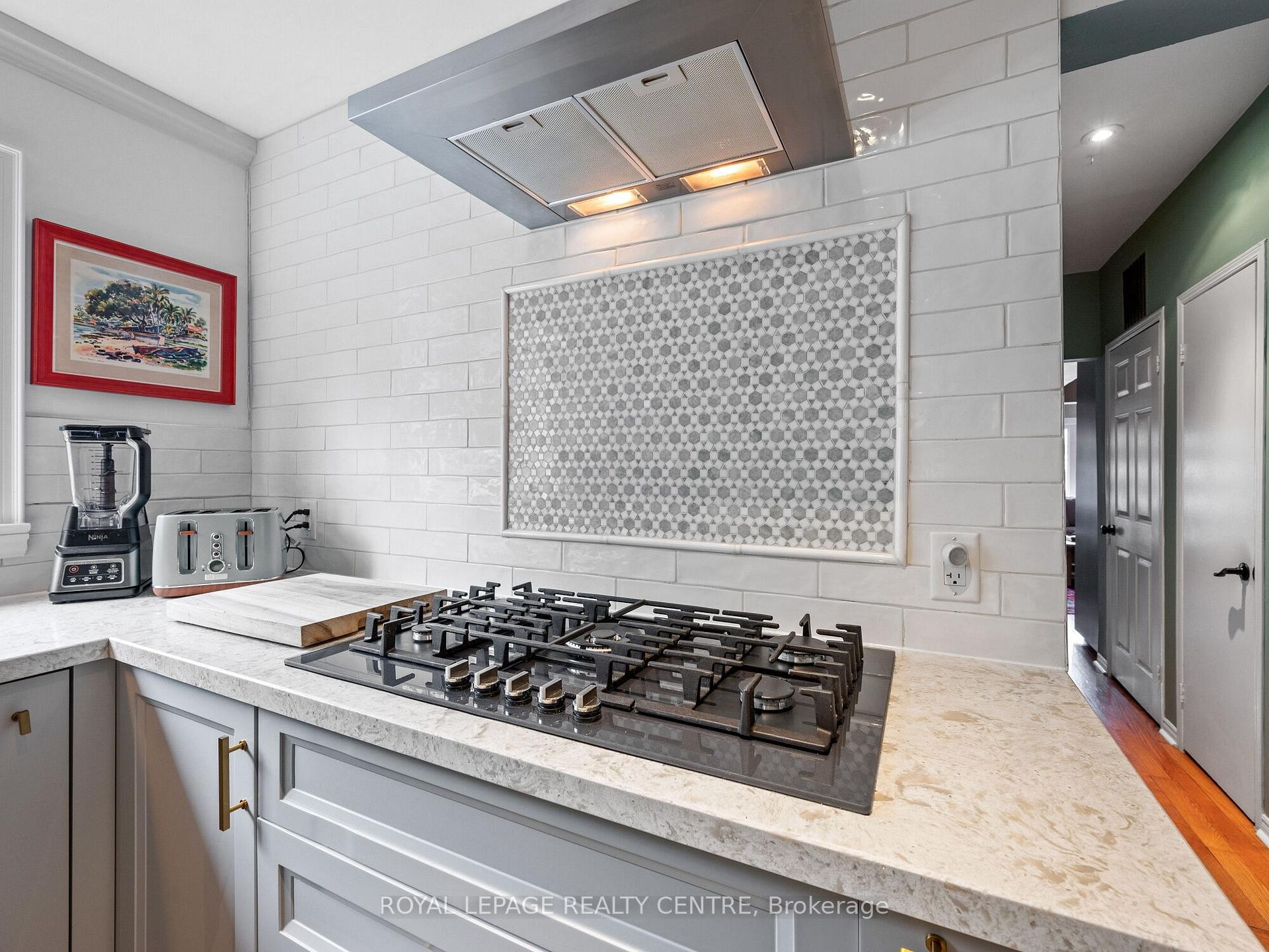 









102


Twenty Third

Street,
Toronto,




ON
M8V 3N2

