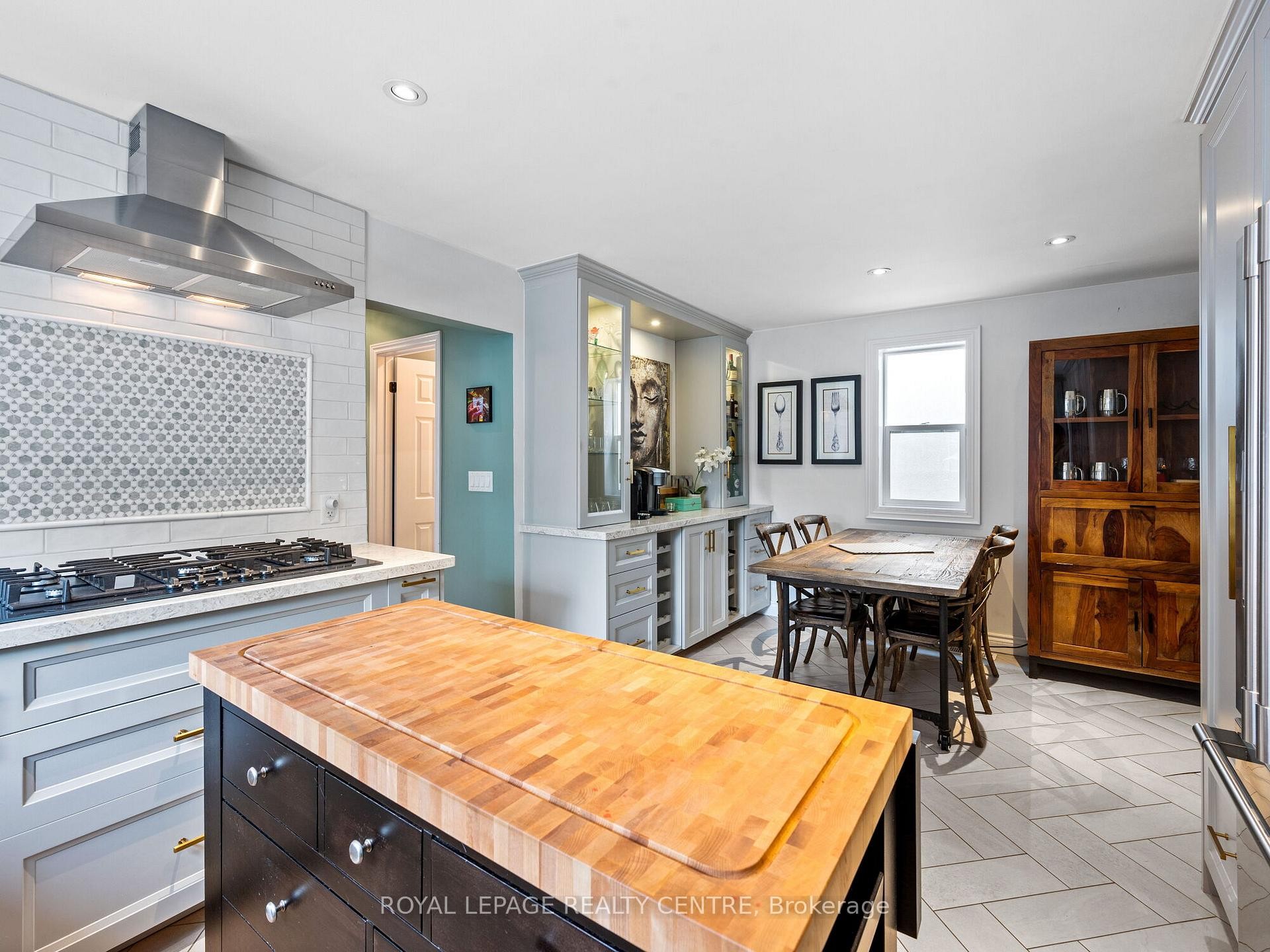 









102


Twenty Third

Street,
Toronto,




ON
M8V 3N2

