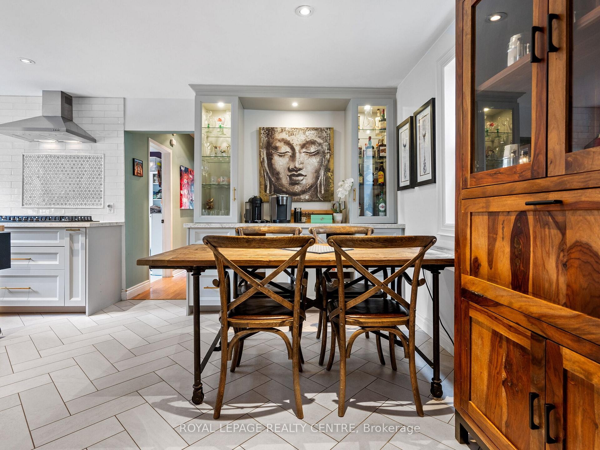 









102


Twenty Third

Street,
Toronto,




ON
M8V 3N2

