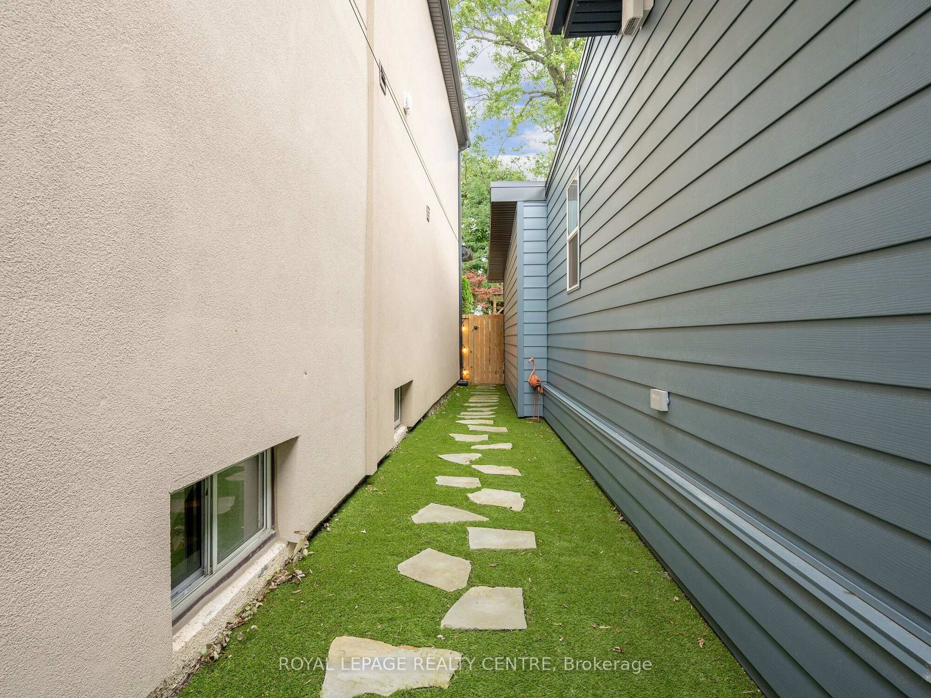 









102


Twenty Third

Street,
Toronto,




ON
M8V 3N2

