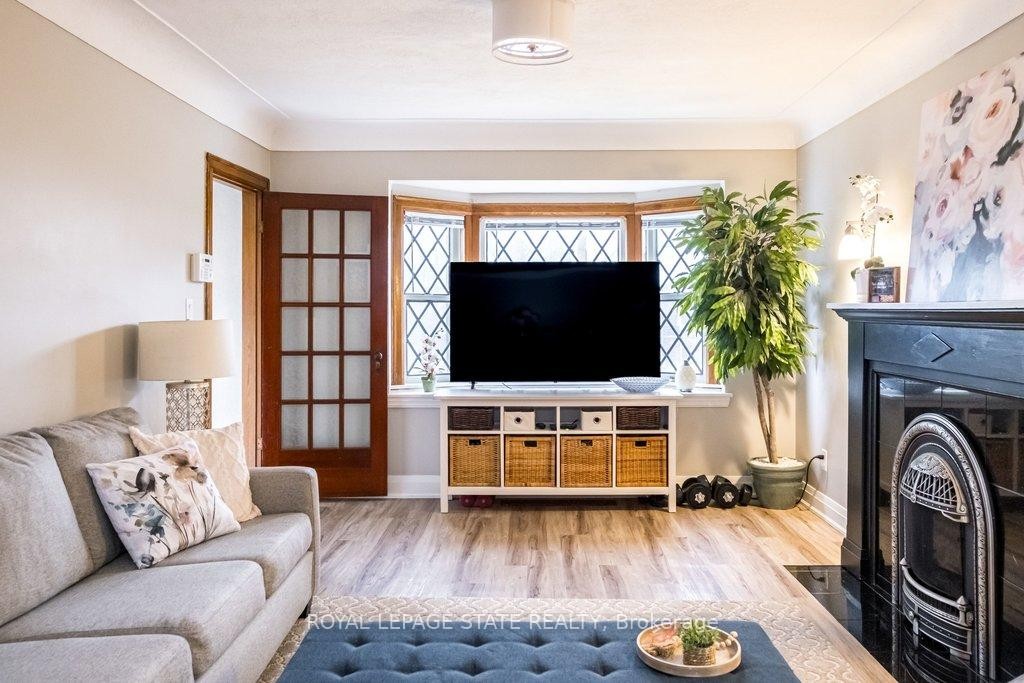 









143


Huxley

Avenue South,
Hamilton,




ON
L8K 2P9

