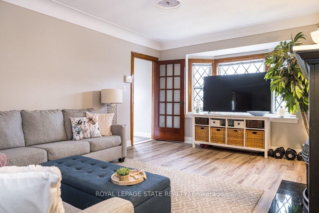 









143


Huxley

Avenue South,
Hamilton,




ON
L8K 2P9

