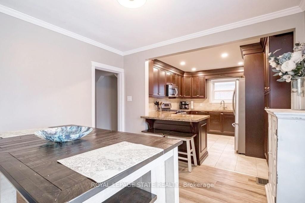 









143


Huxley

Avenue South,
Hamilton,




ON
L8K 2P9

