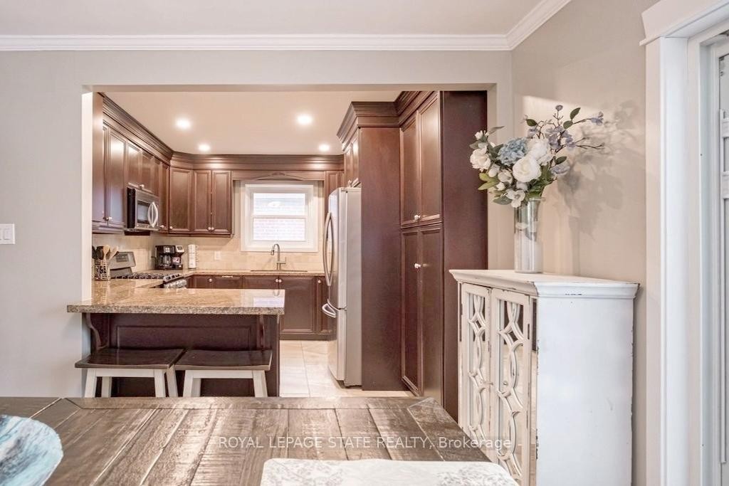 









143


Huxley

Avenue South,
Hamilton,




ON
L8K 2P9

