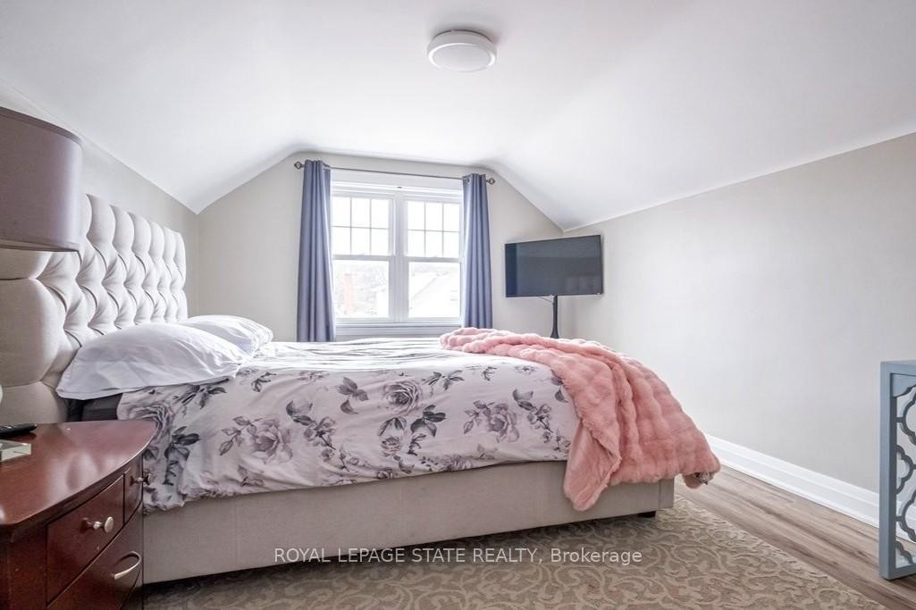 









143


Huxley

Avenue South,
Hamilton,




ON
L8K 2P9

