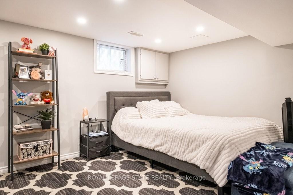 









143


Huxley

Avenue South,
Hamilton,




ON
L8K 2P9

