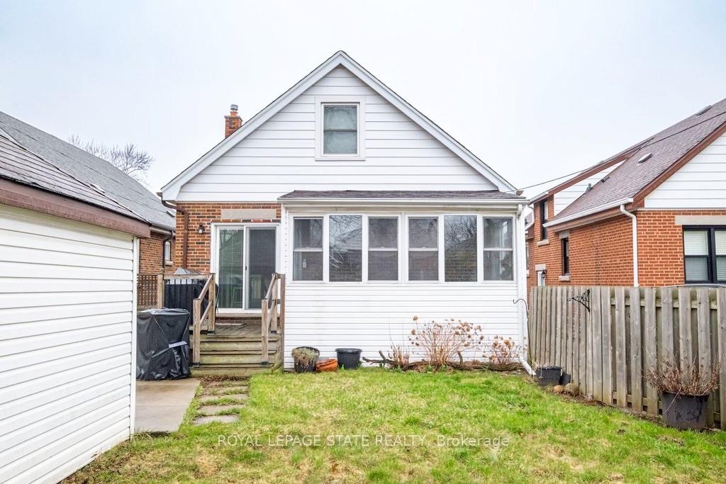 









143


Huxley

Avenue South,
Hamilton,




ON
L8K 2P9

