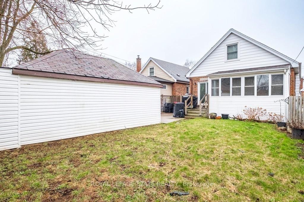 









143


Huxley

Avenue South,
Hamilton,




ON
L8K 2P9

