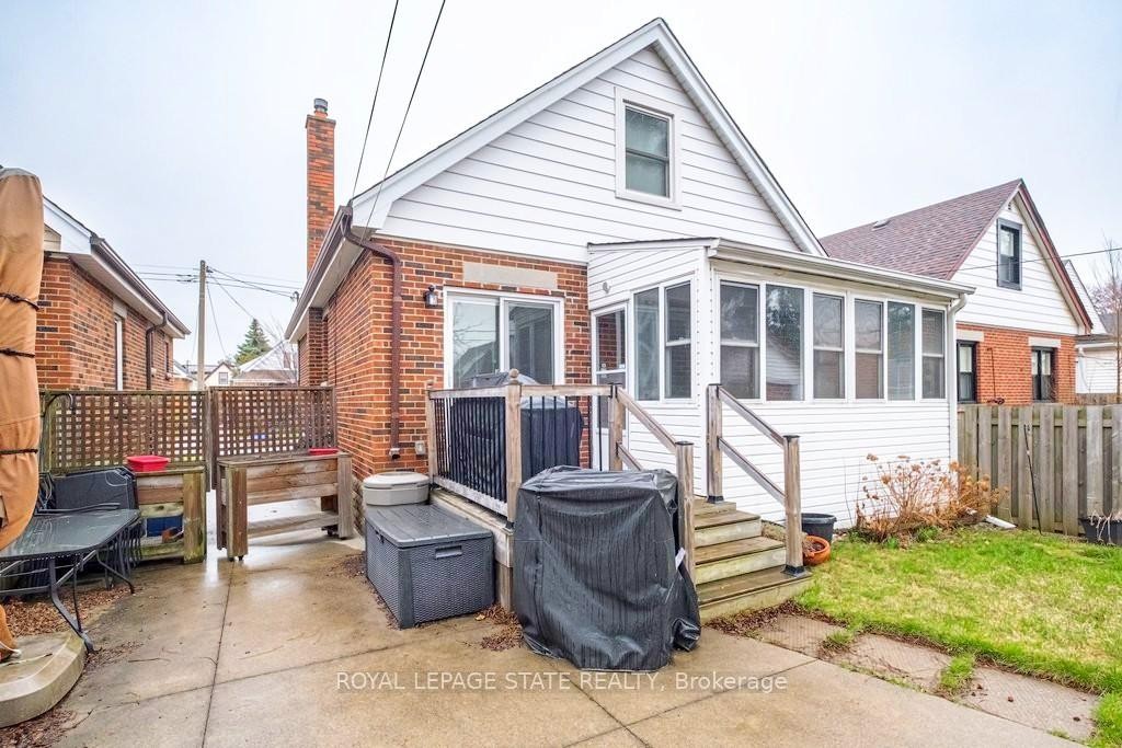 









143


Huxley

Avenue South,
Hamilton,




ON
L8K 2P9

