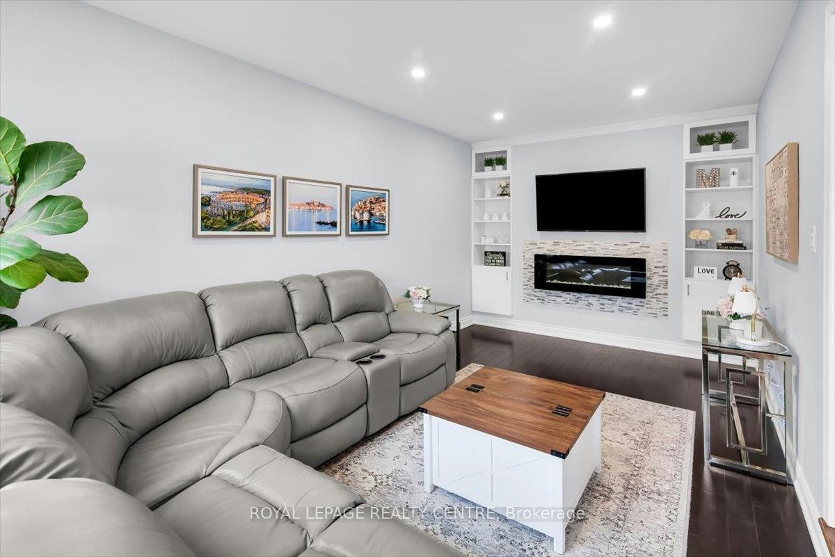 









3135


Orleans

Road,
Mississauga,




ON
L5L 5L4

