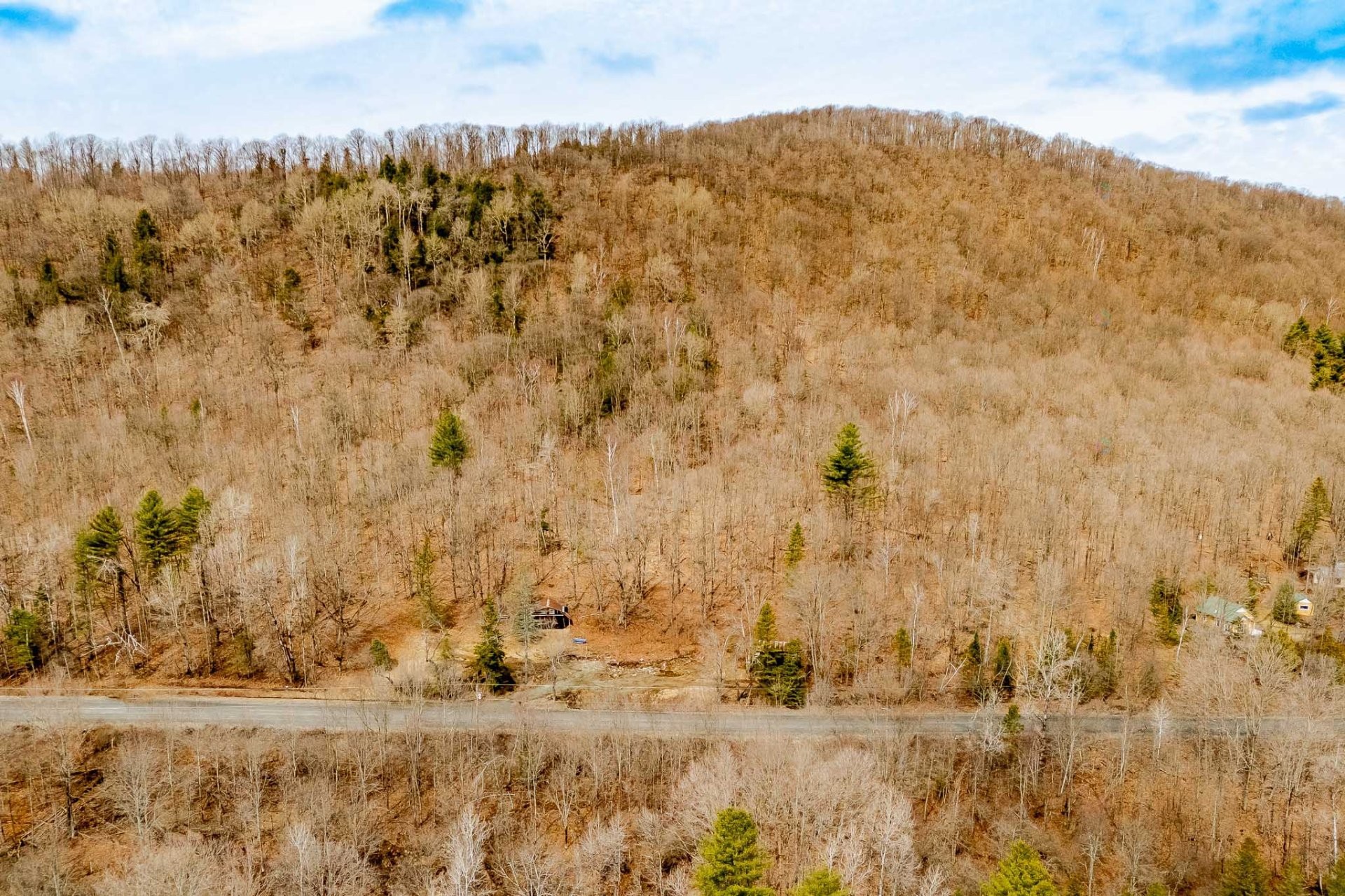 









1250


Ch. Vallières

,
Stanstead - Canton,







QC
J0B1C0

