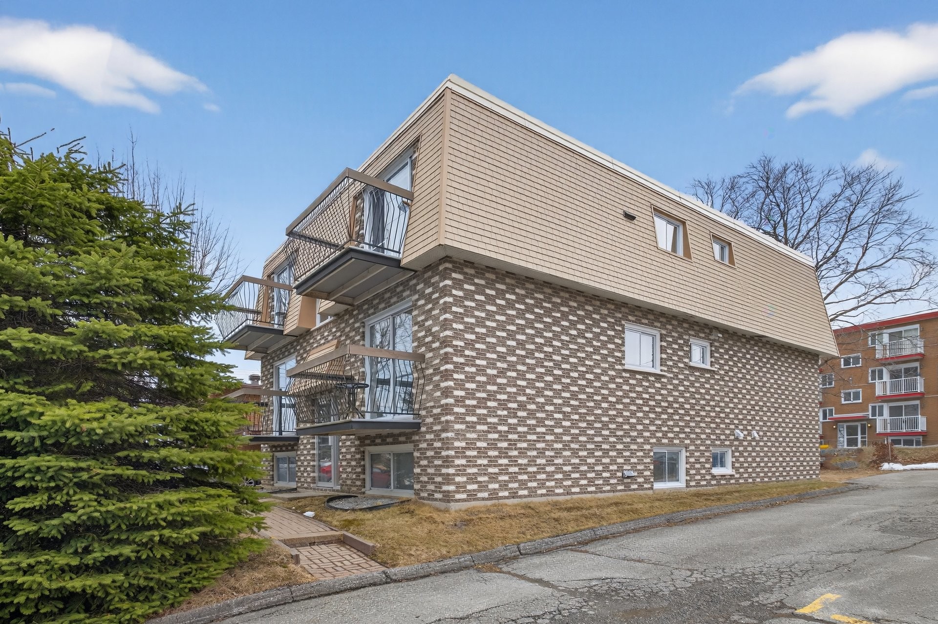 









2542


Rue Fisette

,
Sherbrooke (Les Nations),




QC
J1K1E3

