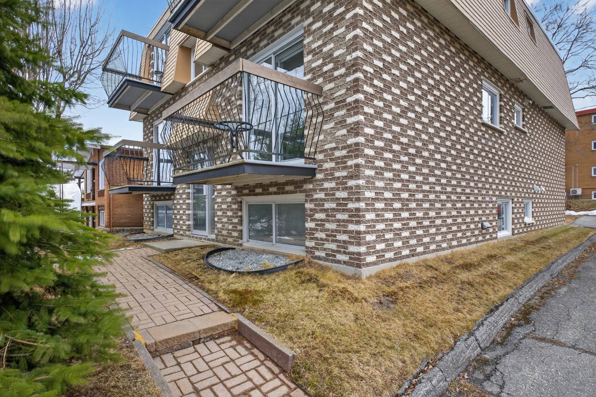 









2542


Rue Fisette

,
Sherbrooke (Les Nations),




QC
J1K1E3

