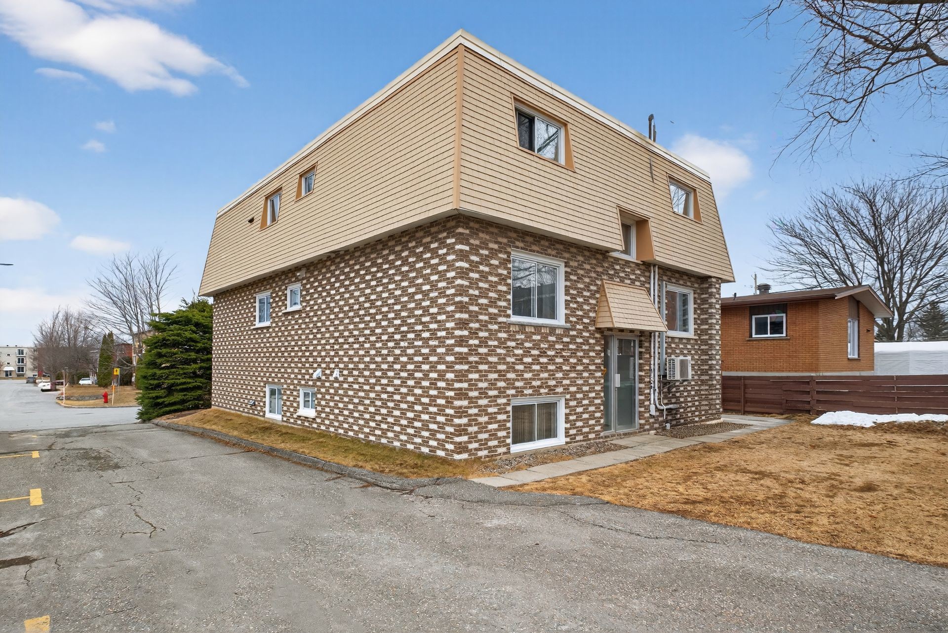 









2542


Rue Fisette

,
Sherbrooke (Les Nations),




QC
J1K1E3

